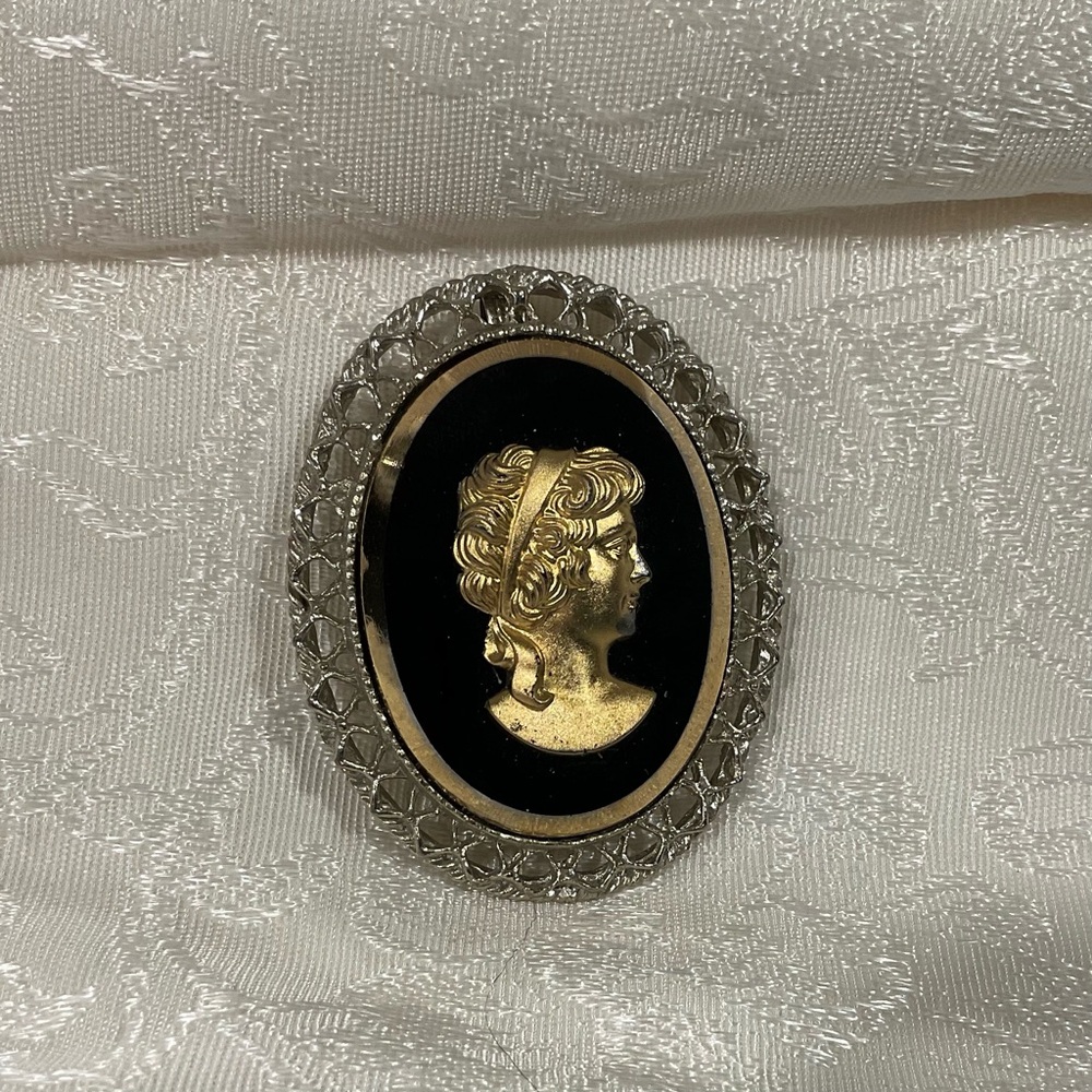 Black Glass Cameo Vintage Mourning Brooch Pendant For Necklace Gold Tone Pin